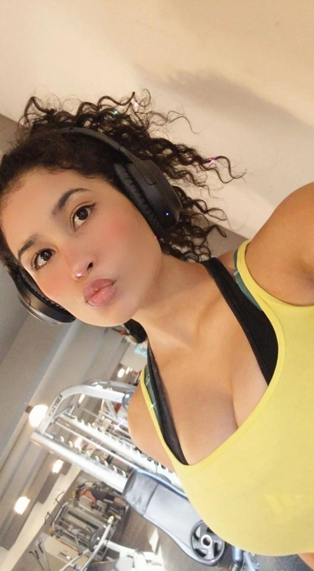 Louane, 19 ans — plan cul à Clichy