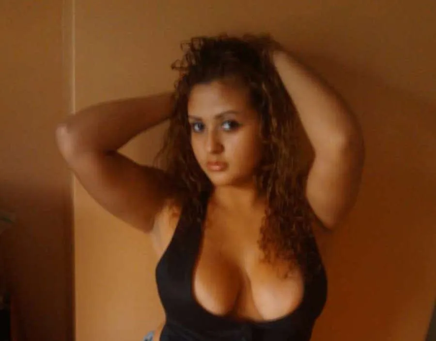 Ines, 21 ans — plan cul à Baie-Mahault