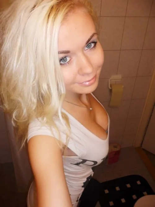 Djamila, 20 ans — plan cul à Pierre-Bénite