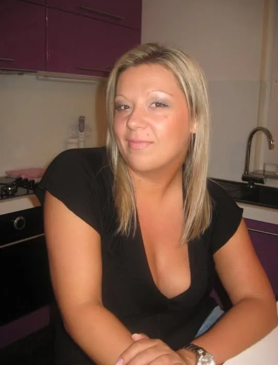 Lina, 30 ans — plan cul à Décines-Charpieu