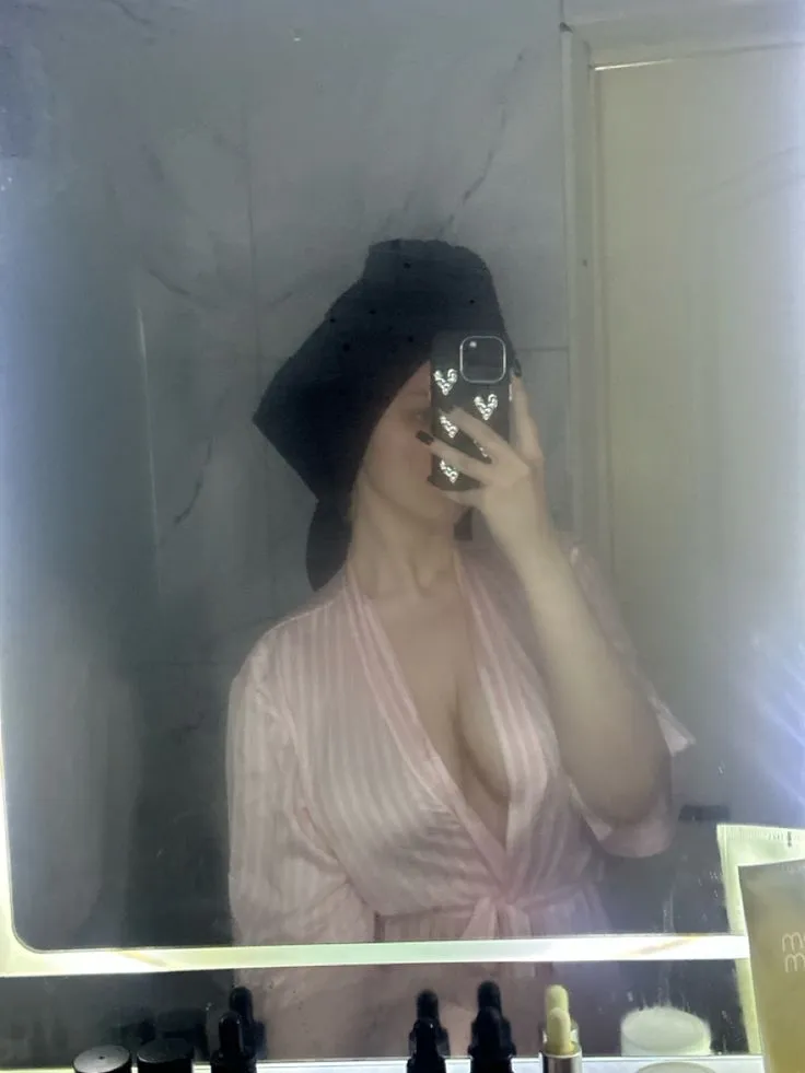 Flore, 27 ans — plan cul à Paris