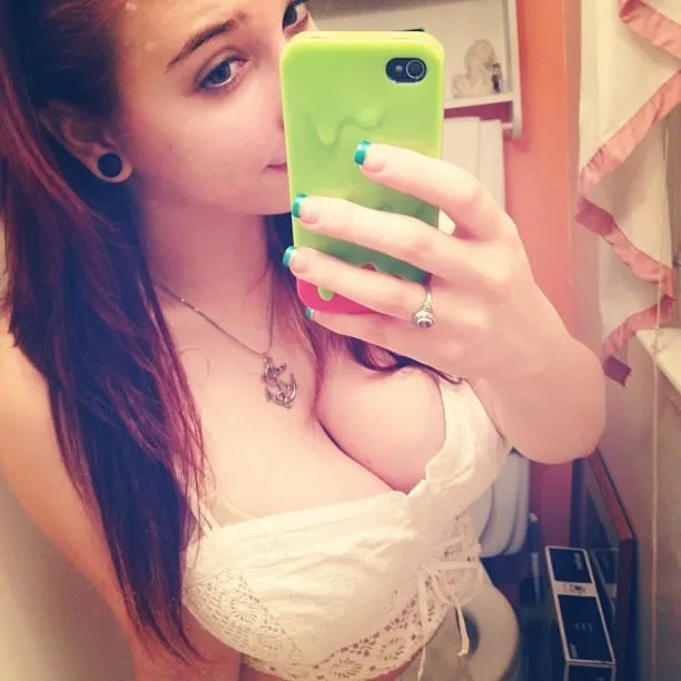 Enola, 24 ans — plan cul à Cagnes-sur-Mer