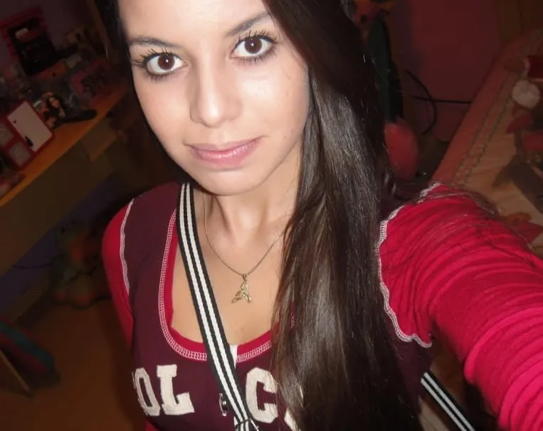 Mouna, 23 ans — plan cul à Bogny-sur-Meuse