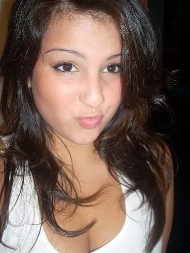 Hanane, 23 ans — plan cul à Le Malesherbois
