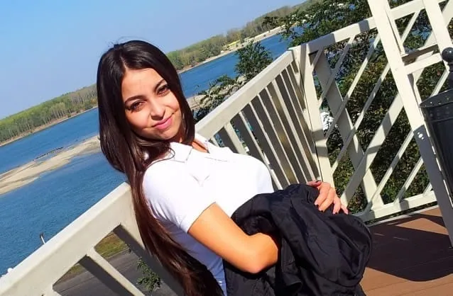 Lina, 23 ans — plan cul à Maubeuge